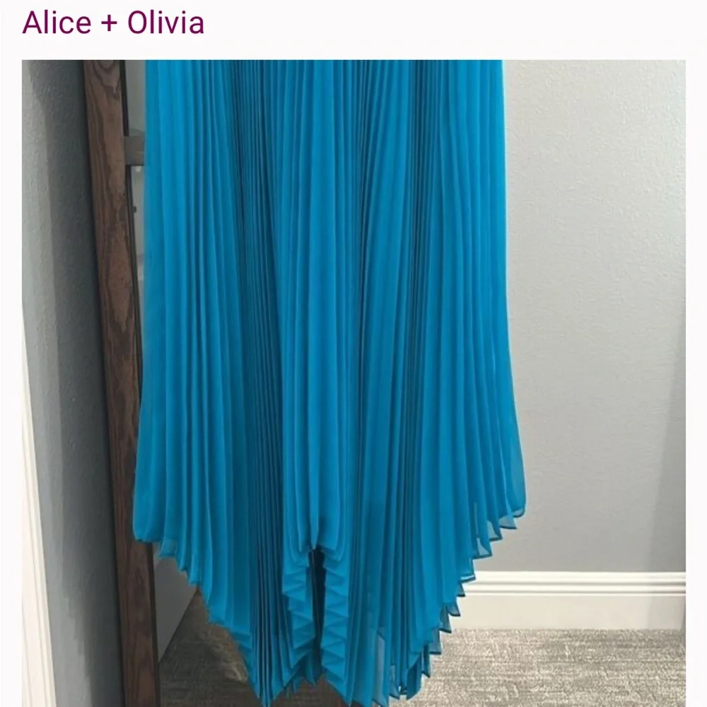 NWOT Alice + Olivia Blue Long Sleeve Pleated Dress